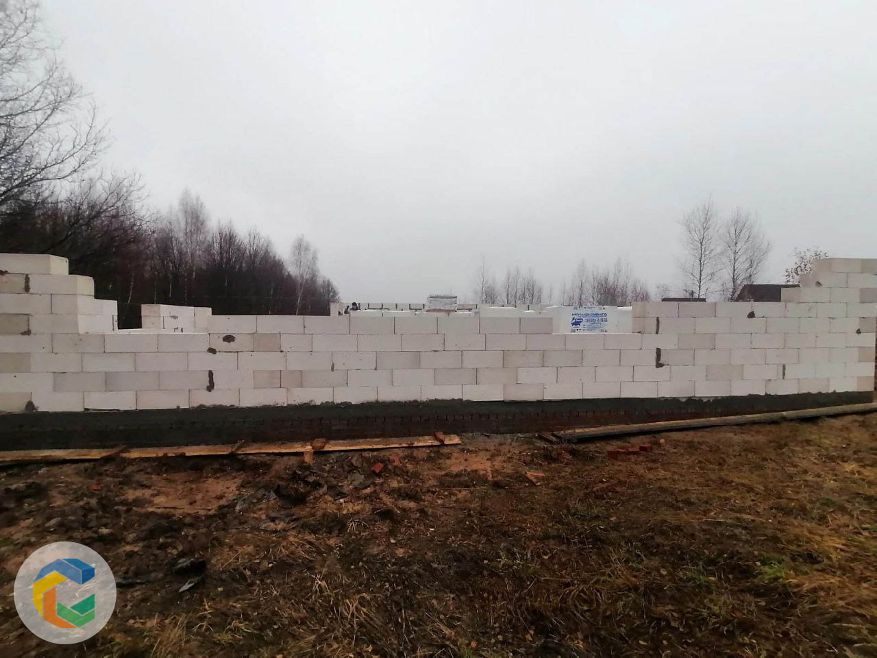 Возведение стен из кирпича в деревне Алферово